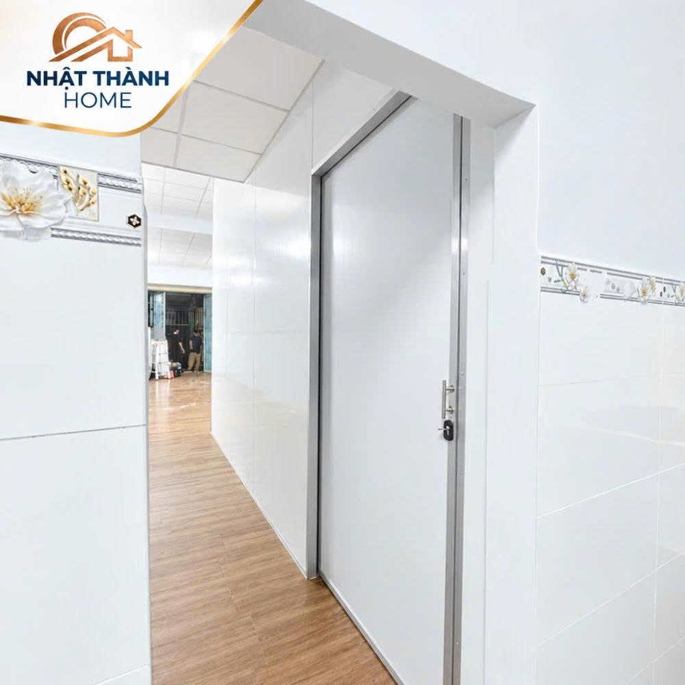 Hành lang lắp vách panel và trần thả