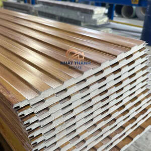 Panel Ultra TL002 · Vân gỗ thông mắt
