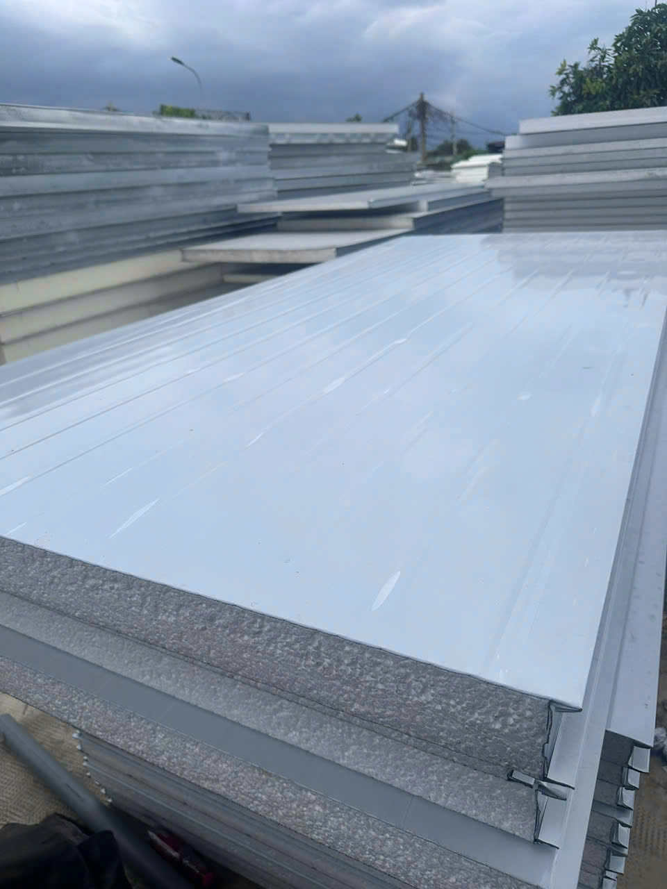 Cách chọn tôn, độ dày tôn và màu bề mặt panel